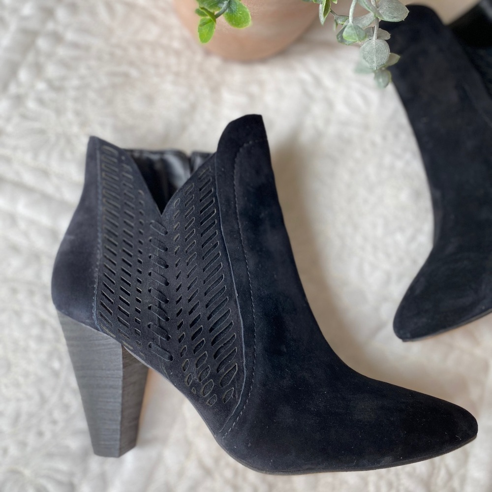 Like NEW / Vince Camuto / Rotiena Bootie